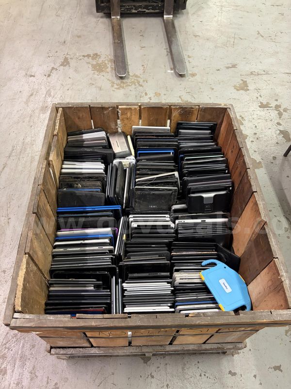 Bulk Lot of Approx. 700-1000 Mixed Tablets (850 lbs Gross) – Apple, Samsung, Lenovo, Amazon & More – For Parts