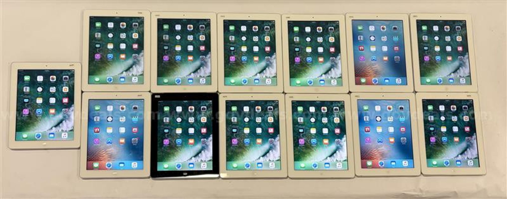 Lot of (13) Apple iPads – iPad 4 – Mixed Storage – Reset & Activated (RA) – Grade B/C – Ready for Use/Repair