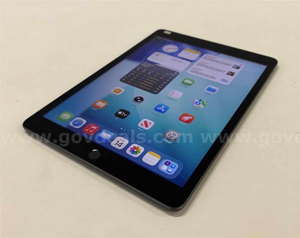 Apple iPad 8th Generation 32GB Space Gray – Reset & Activated (RA) – Grade B – 100% Battery – Screen Scratches