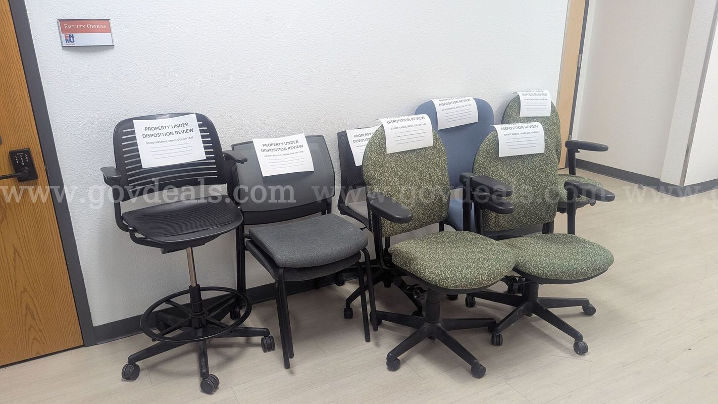 Lot misc. office chairs.