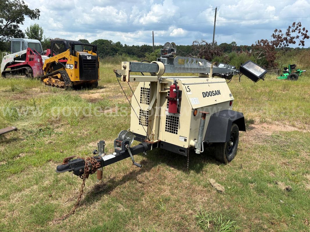 2012 Doosan LS-60HZ-T4F light tower