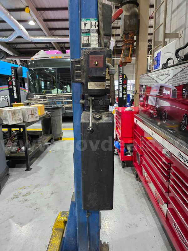 BENWIL 2 Post Automotive lift