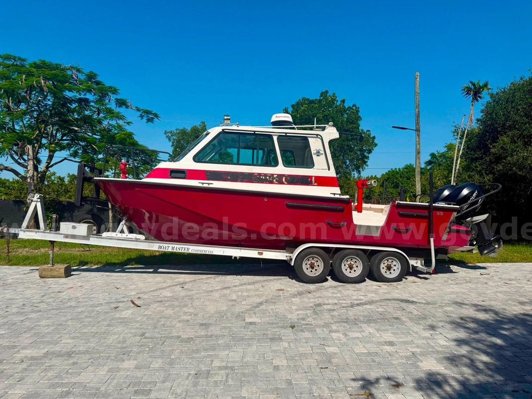 2006 Brunswick Challenger 26'7" Fire Boat Twin Mercury 300s Verado's w/ Boat Master Trailer
