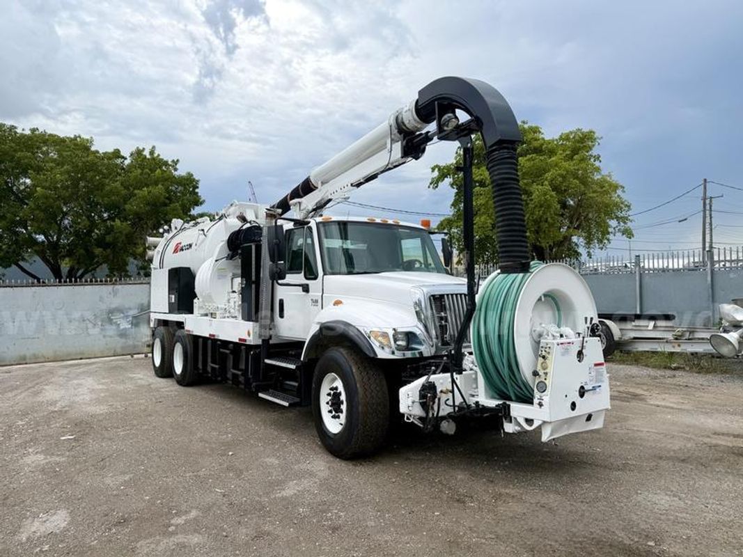 2004 International 7400 Vac-Con Combination Sewer Cleaner Truck 12 Yards
