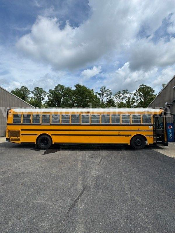 2005 Thomas Saf-T-Liner HDX School Bus