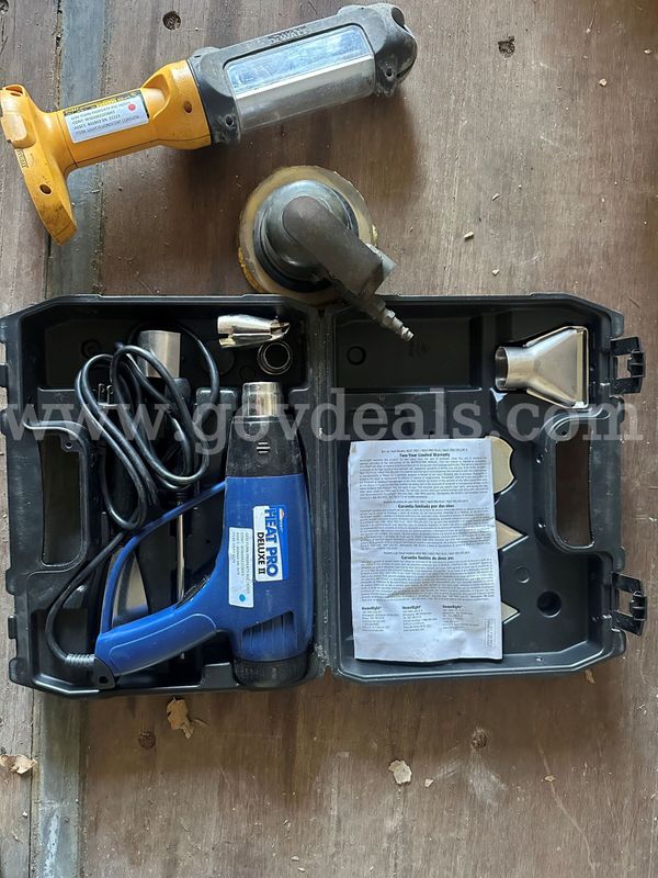 1 Light Fluorescent Cordless, 1 Sander Orbital, 1 Heat Gun