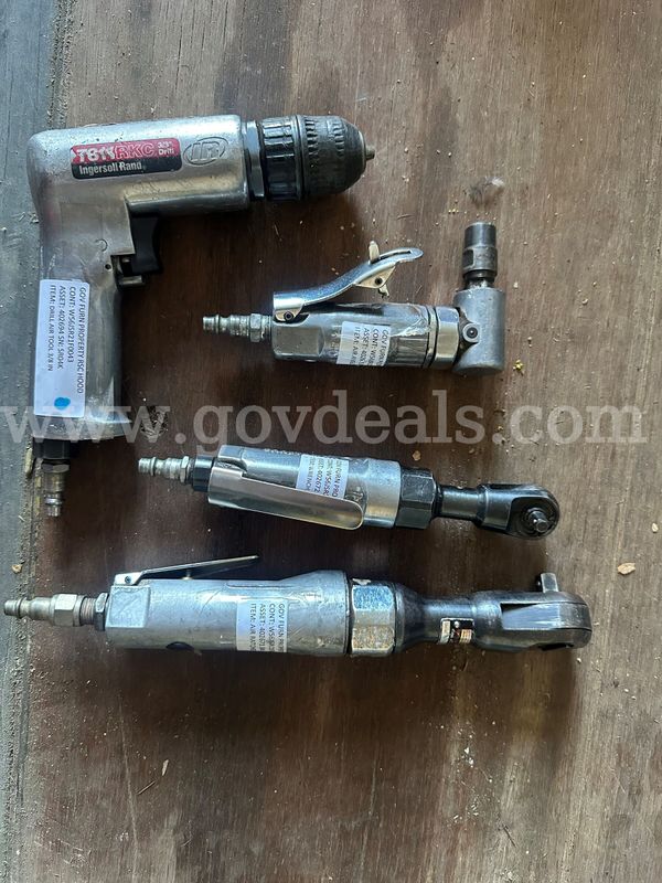 1 Drill air tool, 1 Drive Wrench tool, 1 Air Racthet, 1 Air angle grinder