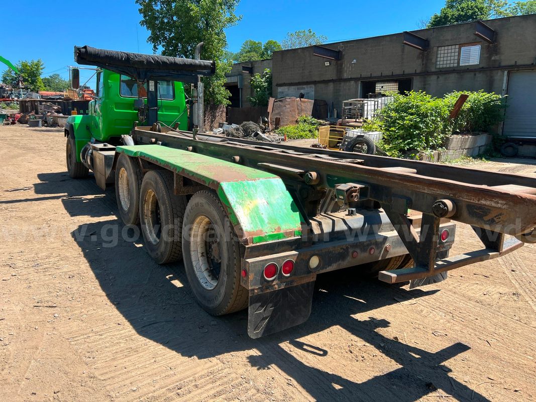 1994 Mack RD688S Tri/A Roll Off Truck