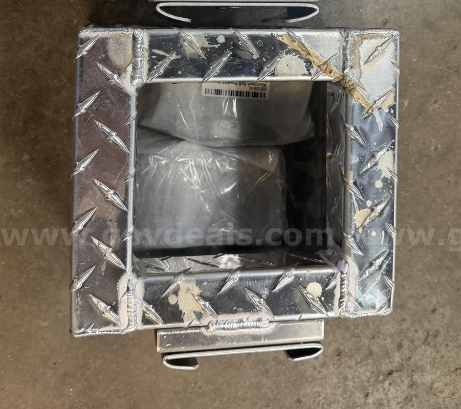 Aluminum Diamond plate hangable storage waterproof/Spill Proof Dog Bowls containers