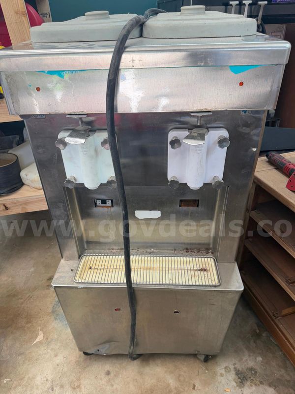 Taylor 359-33 Dual Flavor Thick Shake Freezer – 208-230V 3PH – Shipping Available