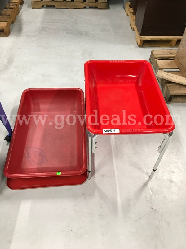 2x KIDS WATER / SAND TABLE