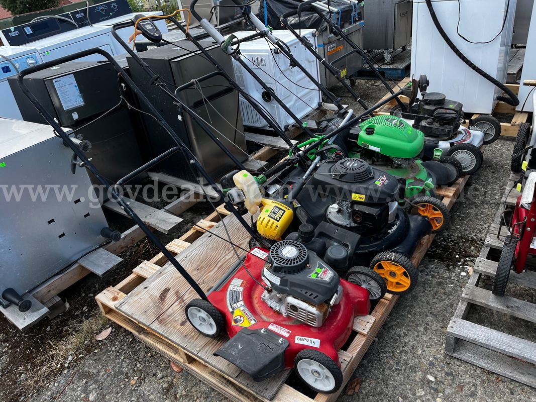 LOT (6) Mowers and Edgers/Lawn Equipment NON-OPERATIONAL/ PARTS/ REPAIR
