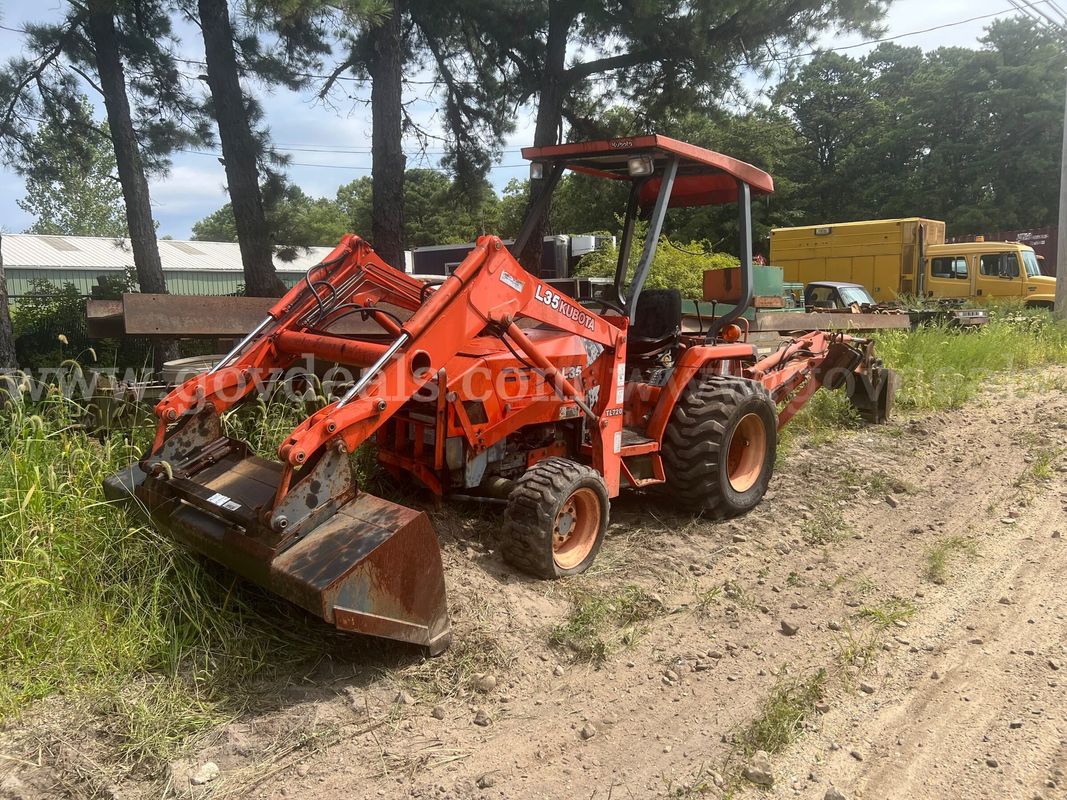 Kubota Backhoe TL720 with active Thumb