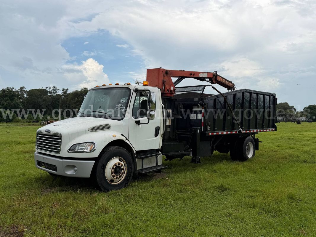 2006 Freightliner M2 106 T/A Grapple Truck