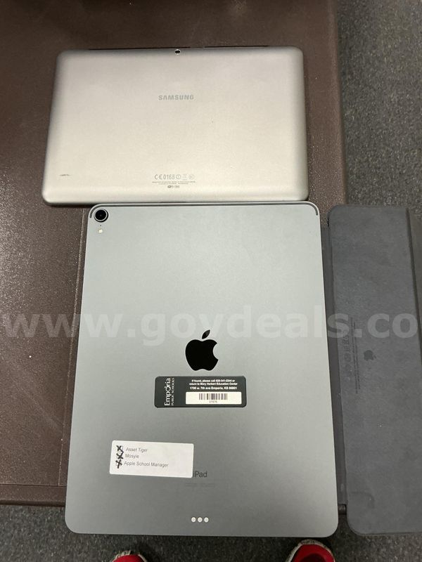 IPad Pro 3rd gen and Samasung Galaxy tablet.