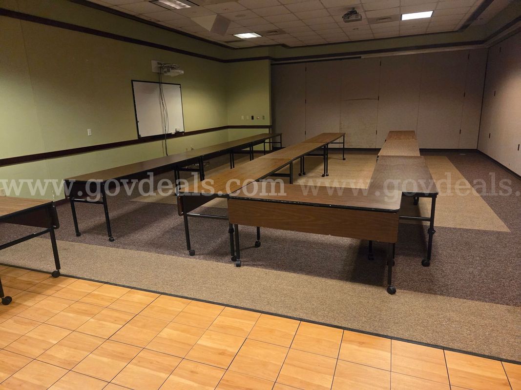 Rolling Meeting Room Tables
