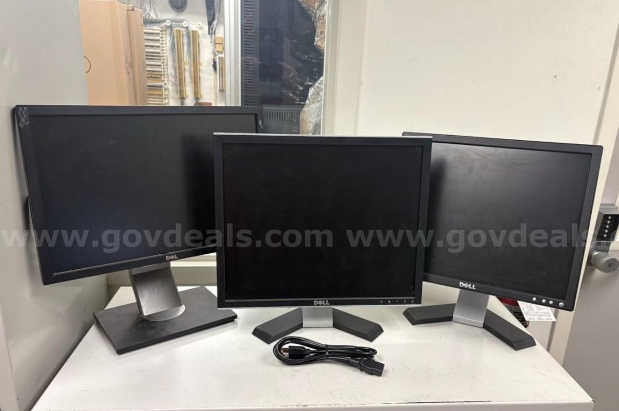 17x Dell Monitors, 2x HP Monitors