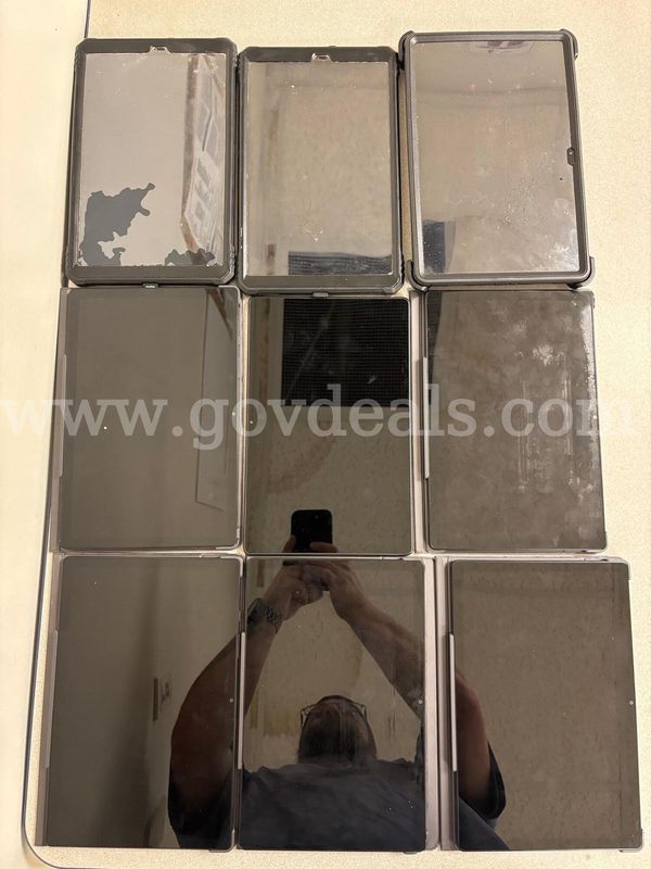9x Samsung Tablets