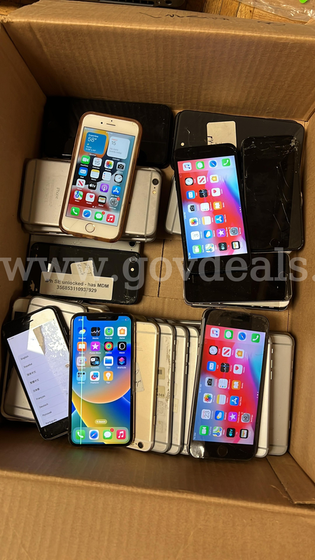 A lot of 63 mixed iPhone cracked screen and different carrier no iCloud