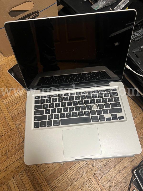 A lot of 30 of mixed MacBook Pro 2010,2011,2012& 2013 missing part or no power on