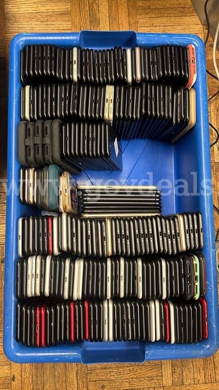 A lot of 230 mixed iPhone locked with good screen