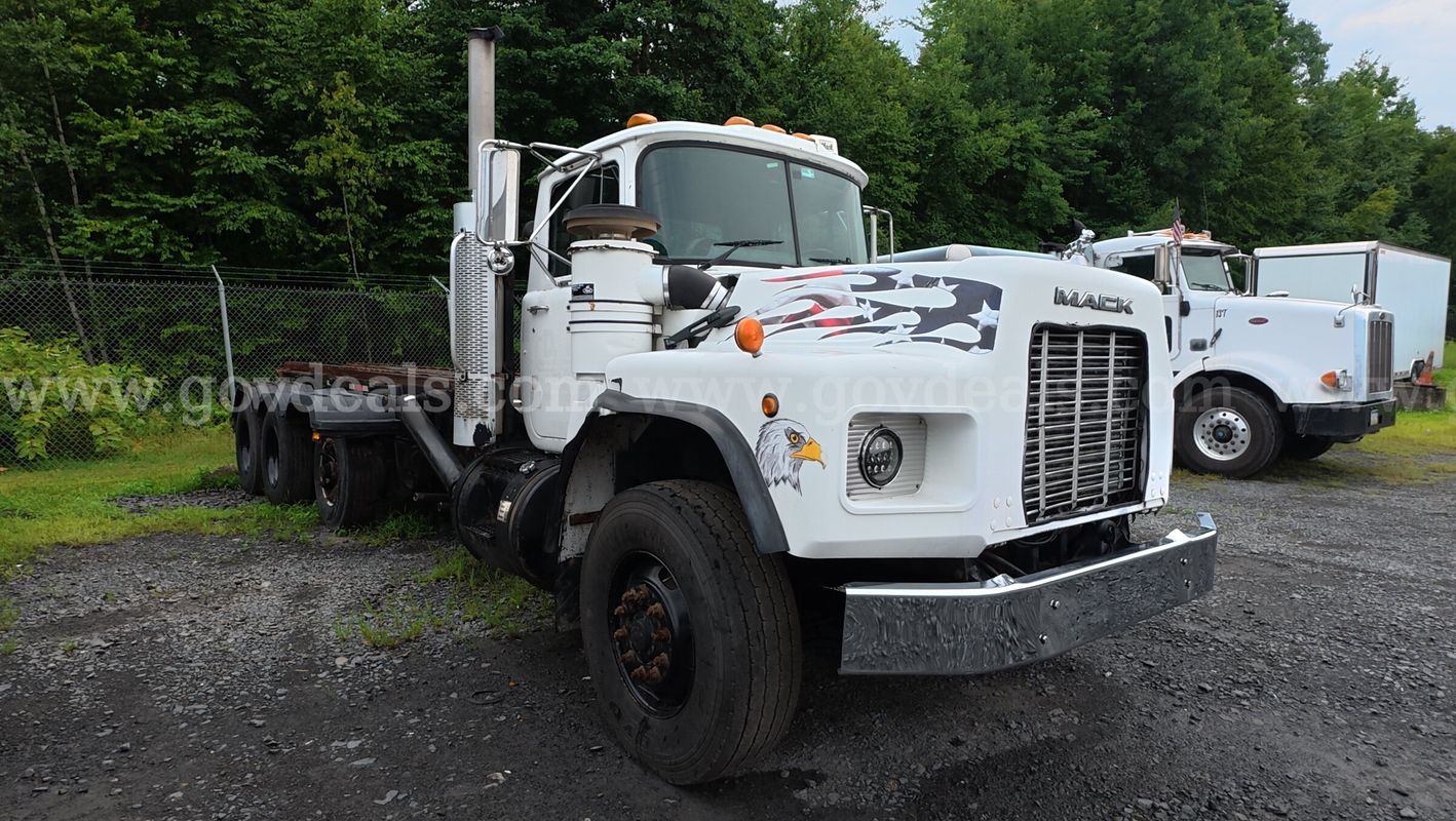 2005 Mack RD688S Tri/A Roll Off Truck