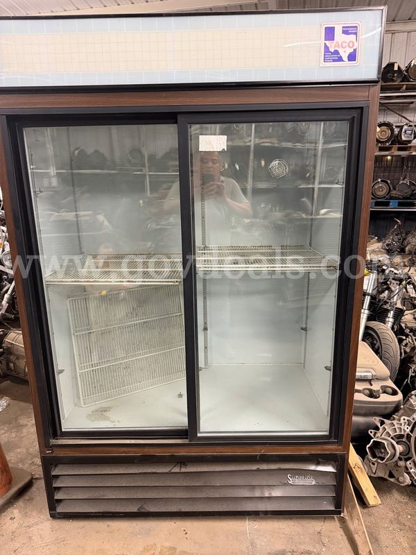 COMERCIAL REFRIGERATOR WORKING