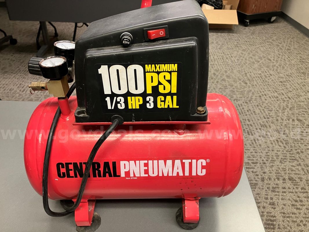 Central Pneumatic 1/3hp 3-gallon air compressor