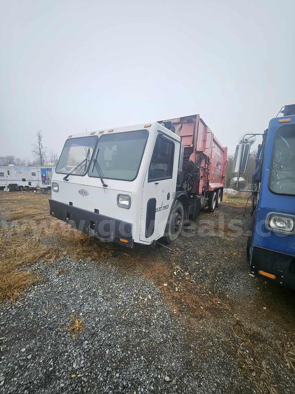 2009 Crane Carrier Co. Low Entry ***NO RESERVE***