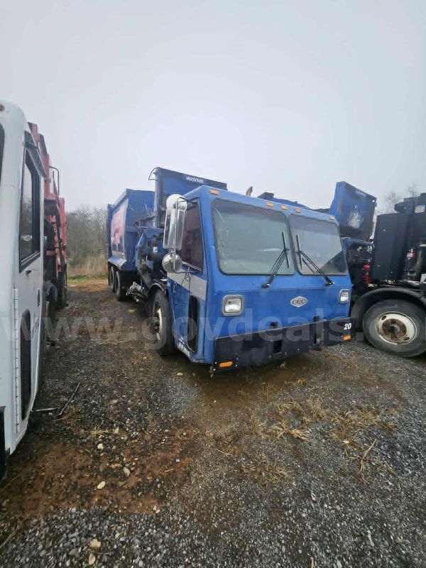 2009 Crane Carrier Co. Low Entry ***NO RESERVE***