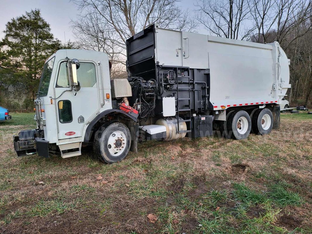 2010 Peterbilt 320 ***RESERVE REDUCED***