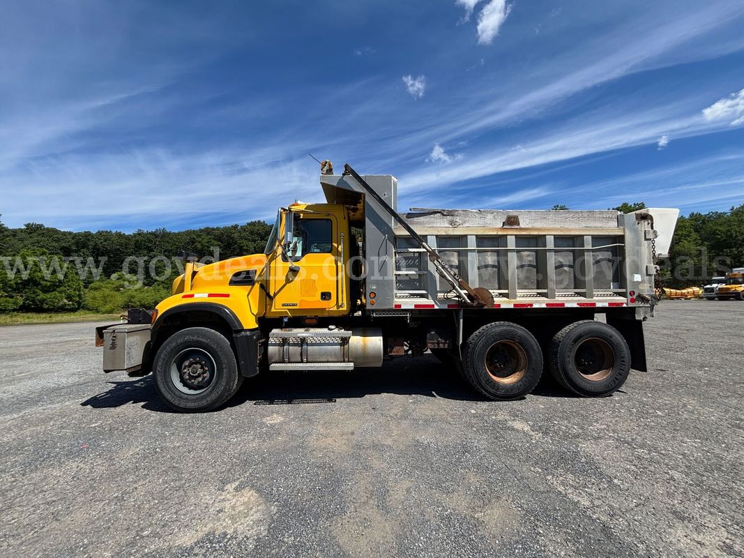 2006 Mack CV713 Granite Tandem