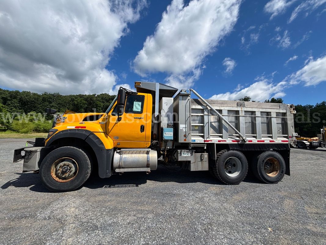 2013 International WorkStar 7600 SFA Dump Truck