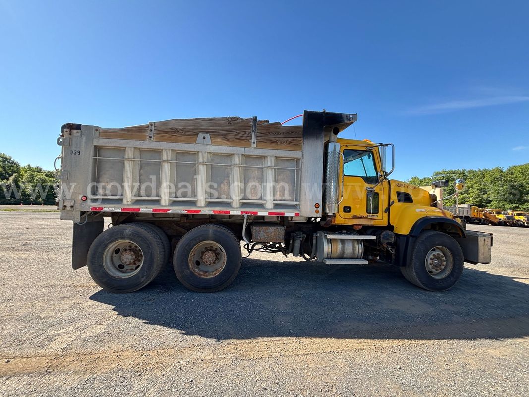 2007 Mack CV713 Granite Tandem – Dump Truck