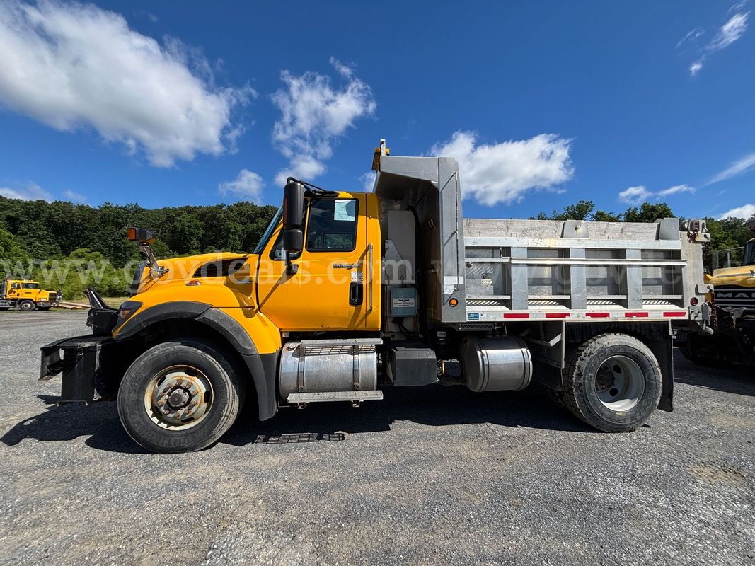 2009 International 7400 SFA 4×2 Dump Truck