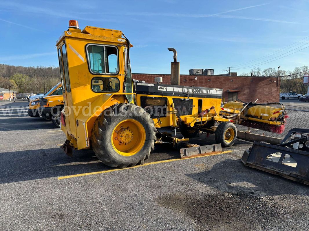 1993 Athey 600 Maintainer