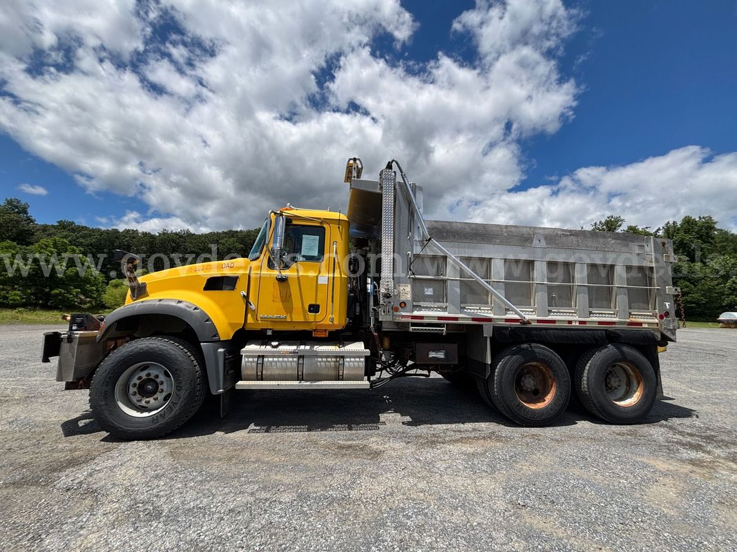 2009 Mack GU713 Tandem Axle Truck