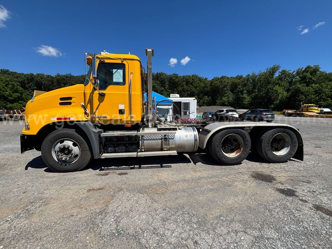 2010 Mack CXU613 Tractor