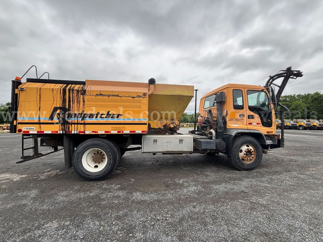1999 GMC F7B042 Tilt‑Cab Road Patcher – 7.2L Turbo Diesel