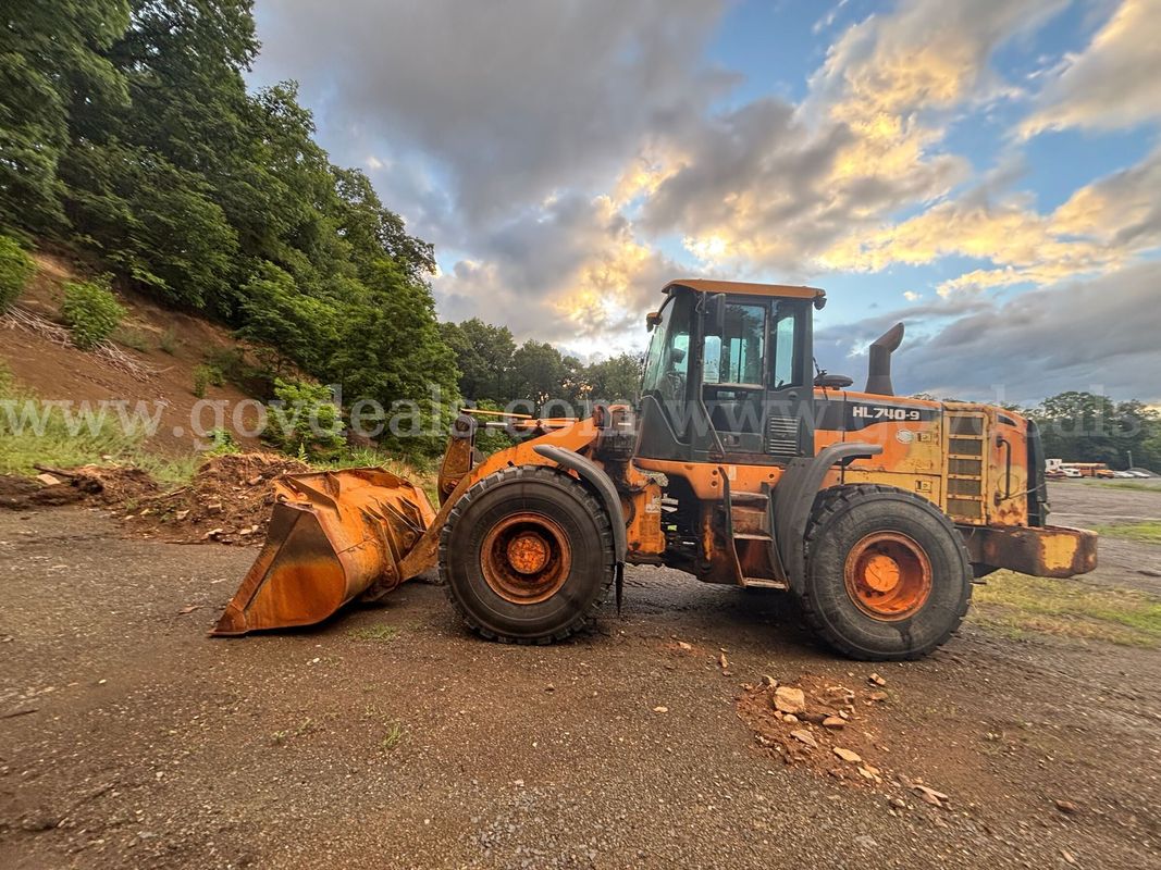 2010 Hyundai HL740‑9 Wheel Loader – Runs Well / Needs Bucket