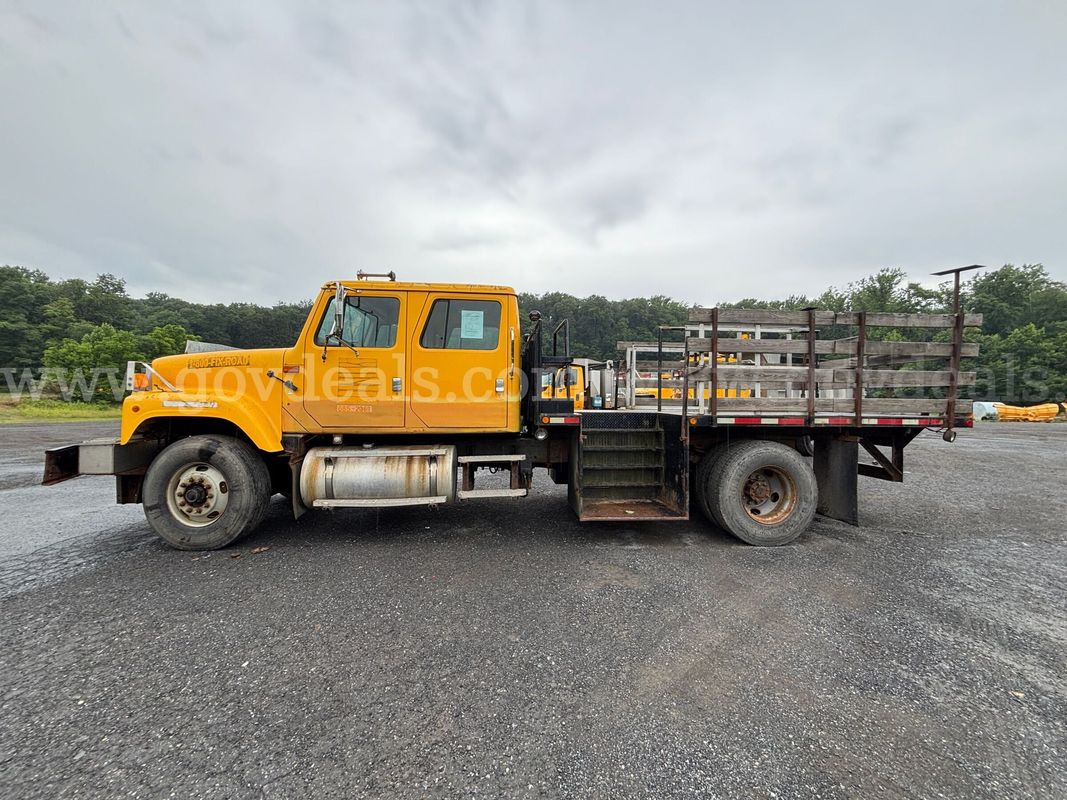 2002 International 2554 4×2 Cone Setter Truck – 7.6L Diesel