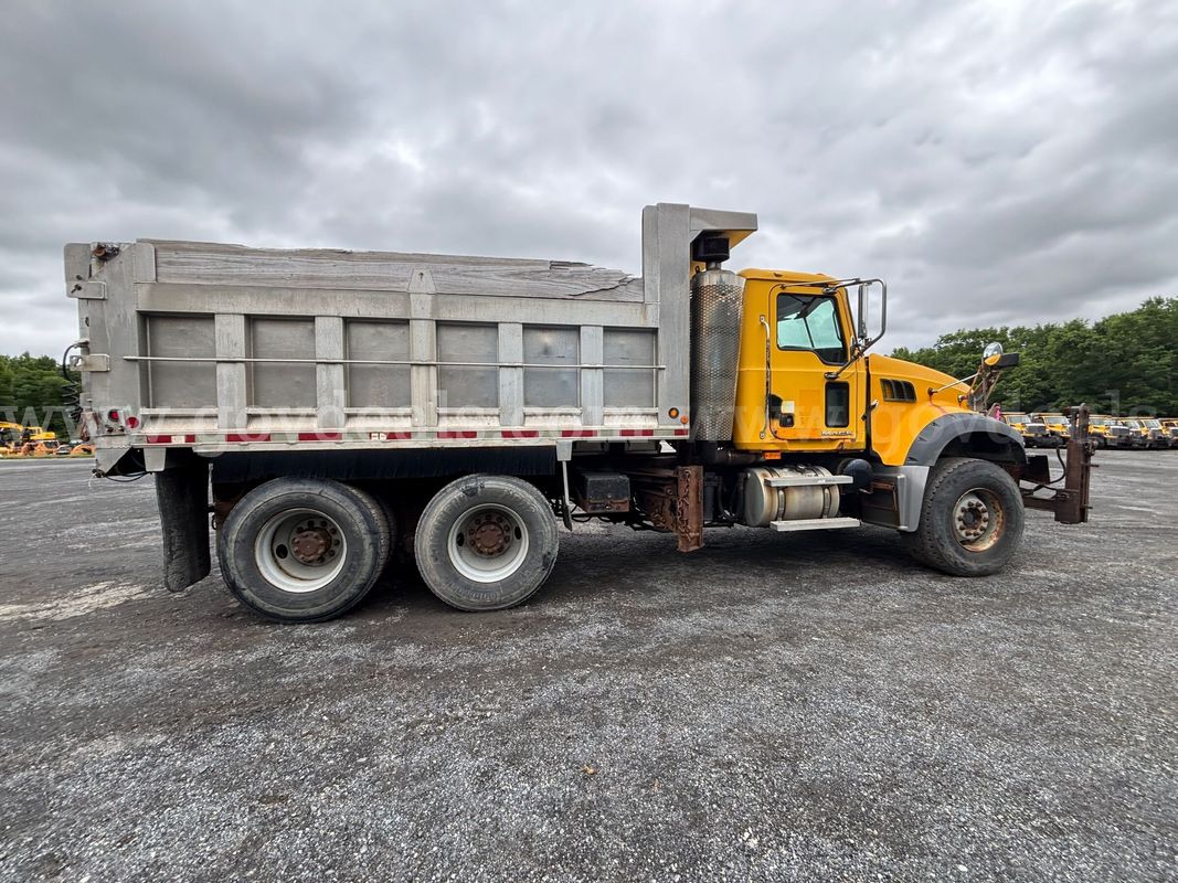 2012 International WorkStar 7600 SFA Tandem Dump Truck w/ Snow Equipment