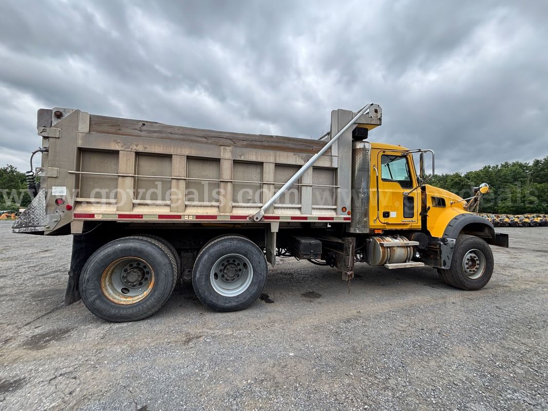 2009 Mack GU713 Cab‑Behind‑Engine Tandem Dump Truck w/ Snow Equipment