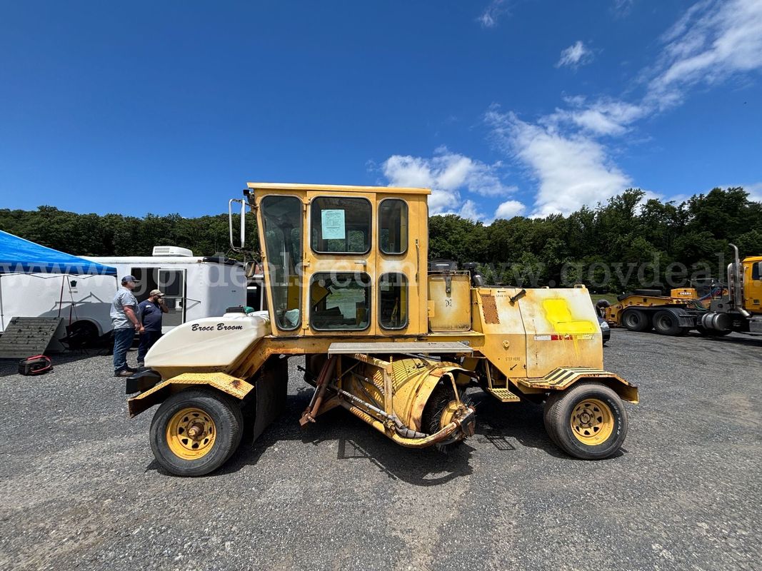 1999 Broce RC‑350 Broom / Sweeper – Runs & Operates