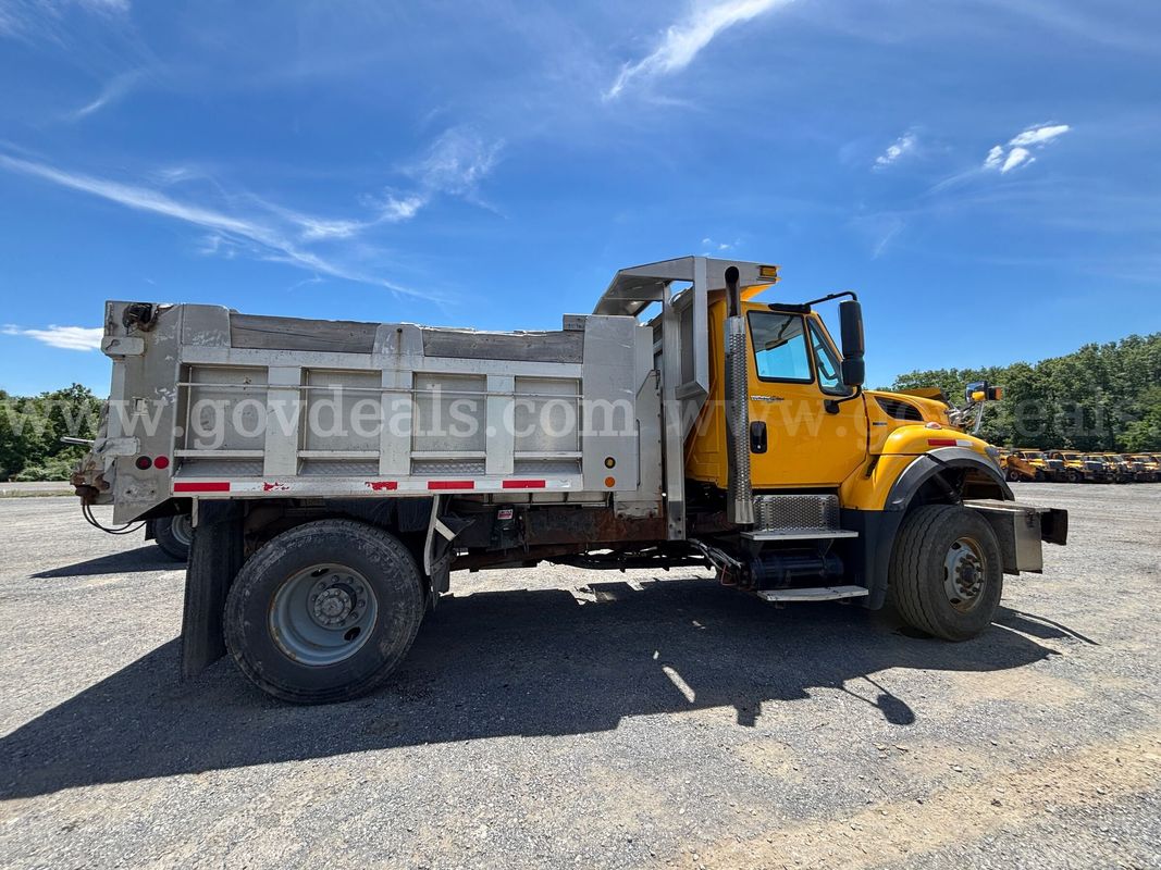 2011 International 7400 SFA Dump Truck