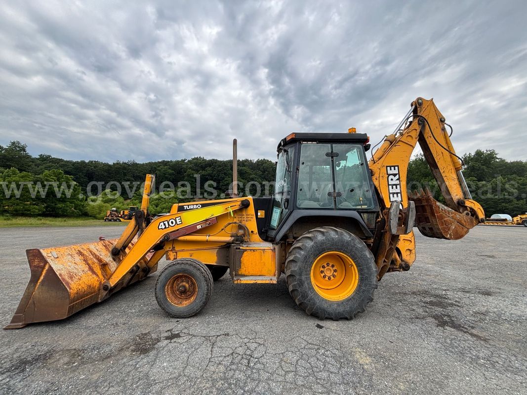 1998 John Deere 410E Backhoe Loader – Runs & Operates