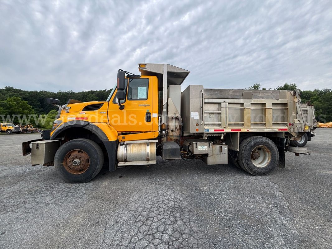 2011 International 7400 SFA Single‑Axle Dump Truck w/ Flink Spreader – 7.6L Diesel