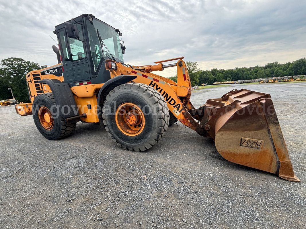 2010 Hyundai HL740‑9 Wheel Loader – Runs & Operates