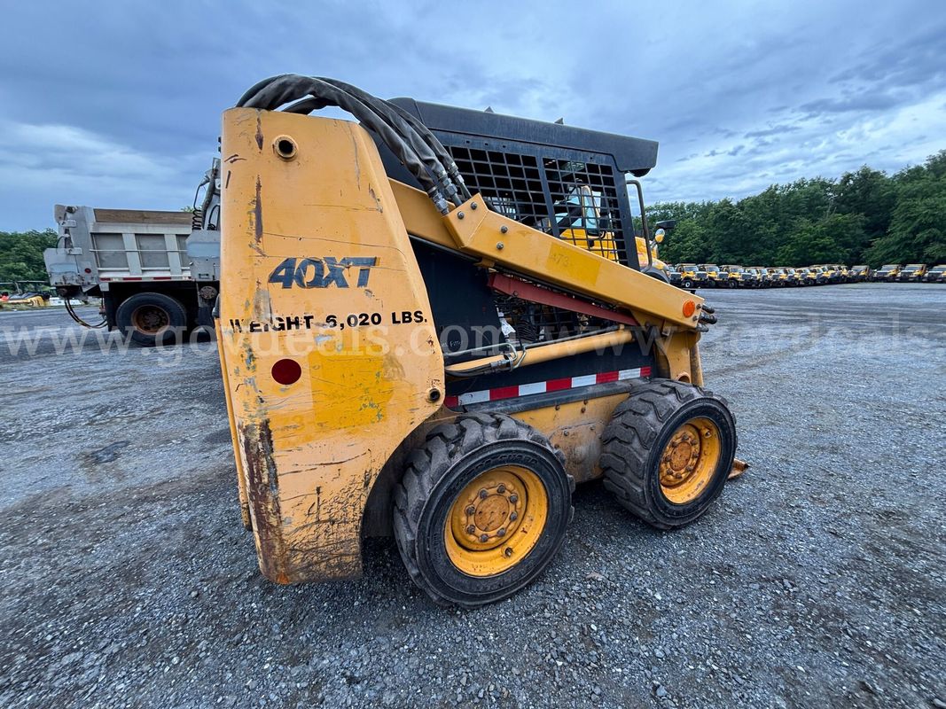 2004 CASE 60XT Skid Steer Loader – Runs & Operates / Hydraulic Leak