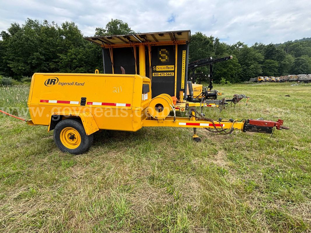 1995 Ingersoll Rand Air Compressor – Runs / Low Hours